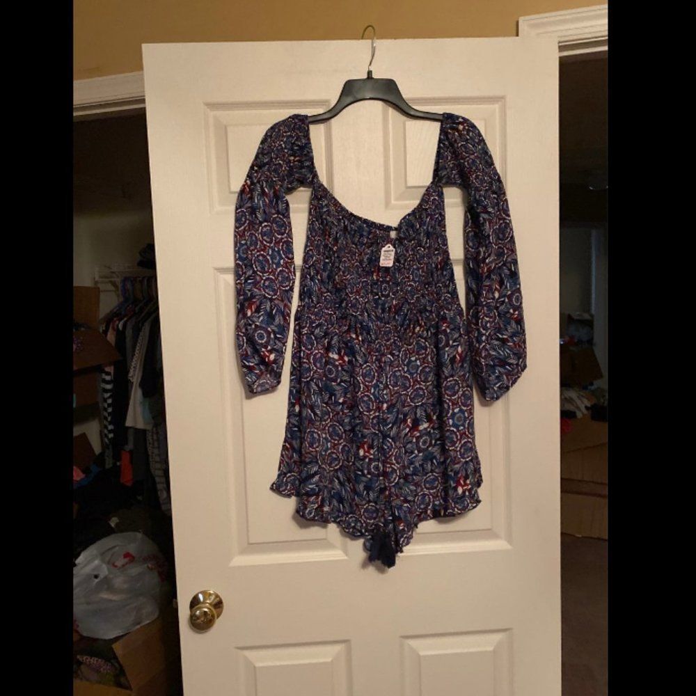 Nwt umgee floral bell Sleeve Romper‎